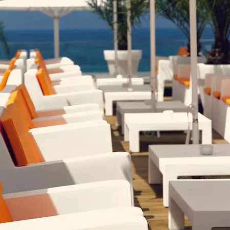 Le Grand De La Hotel 4*