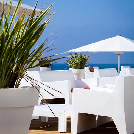 Le Grand De La Hotel 4*