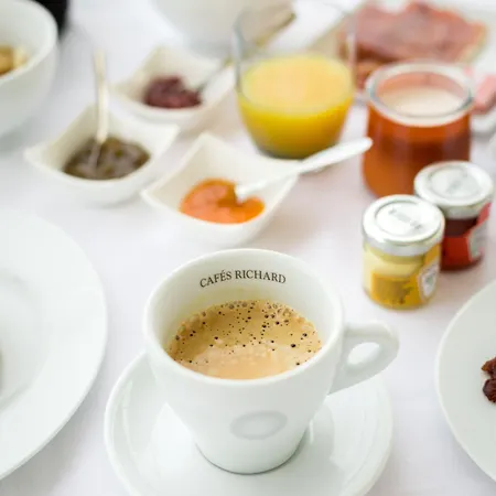 Le Grand De La Hotel 4*