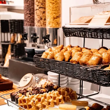 Le Grand De La Hotel 4*